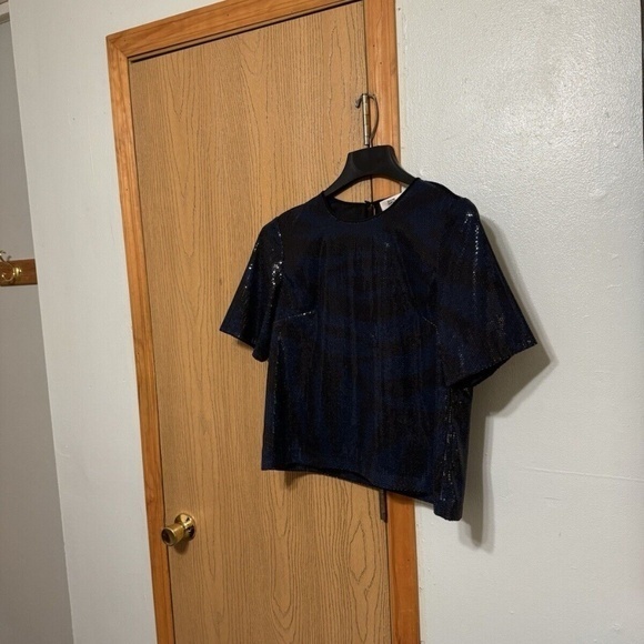 Diane Von Furstenberg Size 10 w/Tiger Print Lined Sequin Short Sleeve Top - EUC - Picture 1 of 4